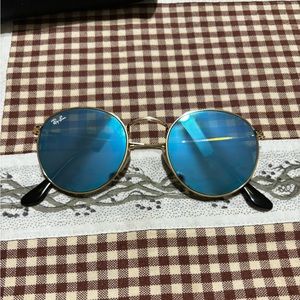 Ray Ban around metal flat lenses